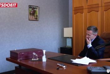 Грудастую школьницу рорно відео трахают в тугую киску