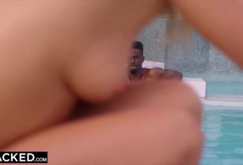 BLACKED Горячая  блондинка тайно трахается с соседями по комнате