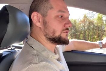 Четыре парня порно яйца подцепили девку на улице и трахали её в заброшенном доме. Часть 1