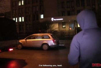 Горячая девушка порно в трусах соблазняется заниматься сексом