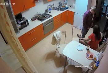 Самая горячая порно молодых русских лесбиянок любительская пара быстро и жестко занимается после ужина на кухне