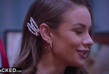 BLACKED:Стажёрка не ебаловка может устоят перед всеми Большими Чёрными Членами
