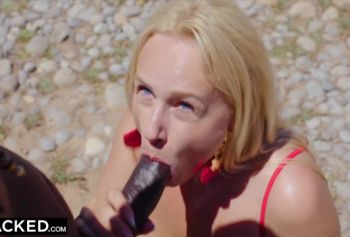 BLACKED Эта порево горячая жена искала развлечение в отпуске