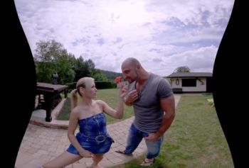 Подглядывание в Виртуальная Реальность - смотреть онлайн